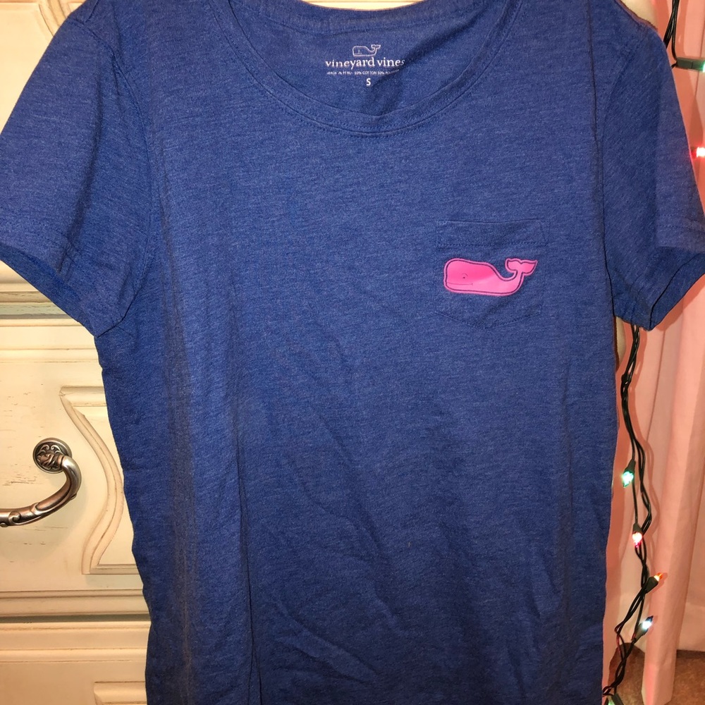 vineyard vines- blue/pink whale shirt